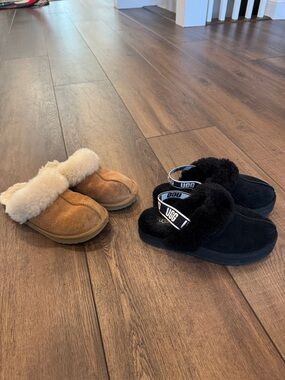 UGG 2 pairs of Shearling Mule Pair in Black and Chestnut